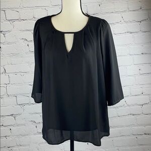 Everly black blouse  keyhole neck 2/3 sleeve med